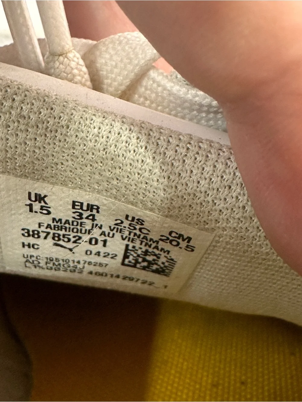 Puma Kids White Low-Top Sneakers with Gold Logo and Speckled Sole